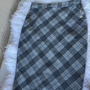 Limited Women’s skirt , checkered,gray,Size 4